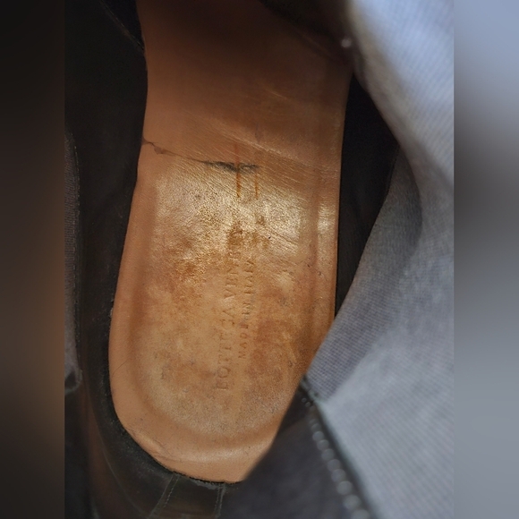 BOTTEGA VENETA Grey Suede Leather Chelsea Boots - Picture 8 of 10